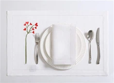 Tấm lót vải lanh thêu phương Tây